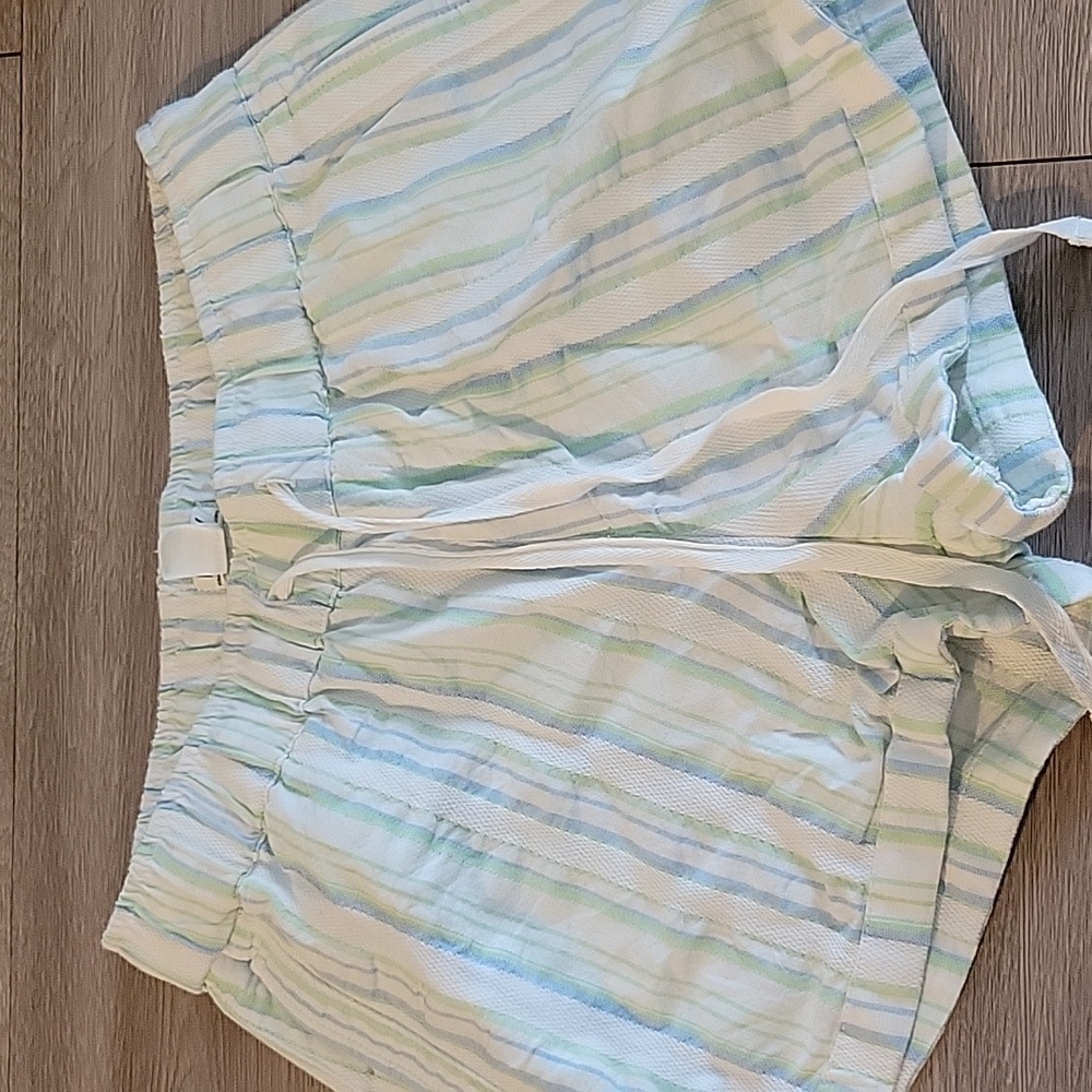 Roxy shorts never worn
